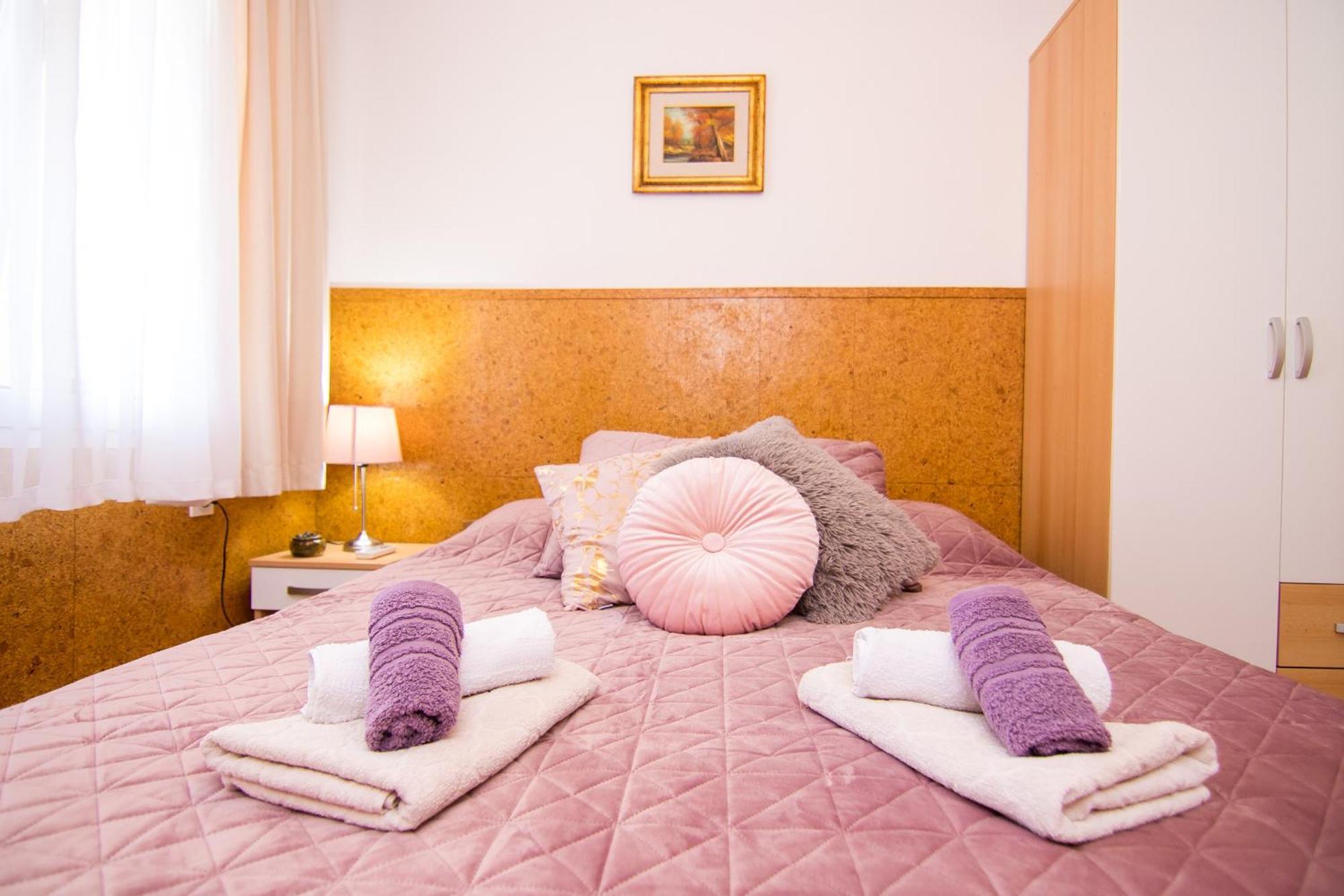 Apartments City Center Dekanic 克尔克 外观 照片